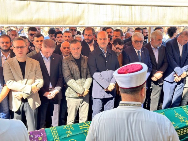 Foto - İnna lillahi ve inna ileyhi raciun… Yasin Kartoğlu’nun annesi dualarla uğurlandı