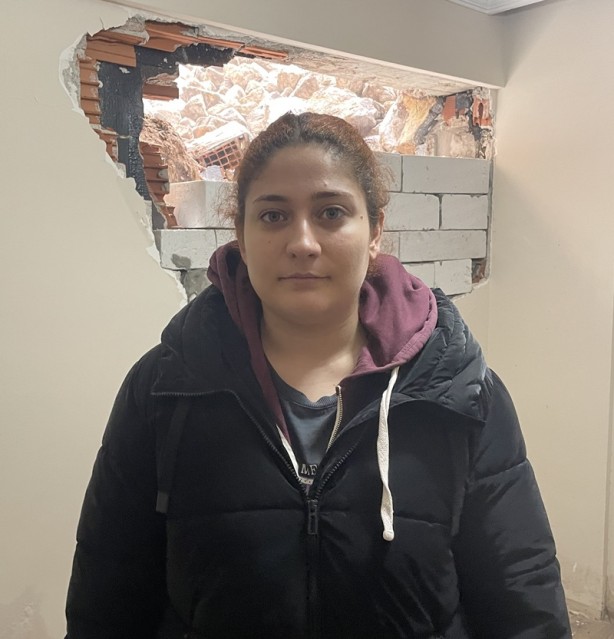 Foto - İnşaat çalışması sırasında bir evin duvarı yıkıldı