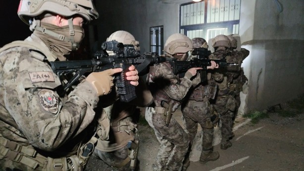 Foto - İnşaat halindeki evden 20 düzensiz göçmen çıktı!