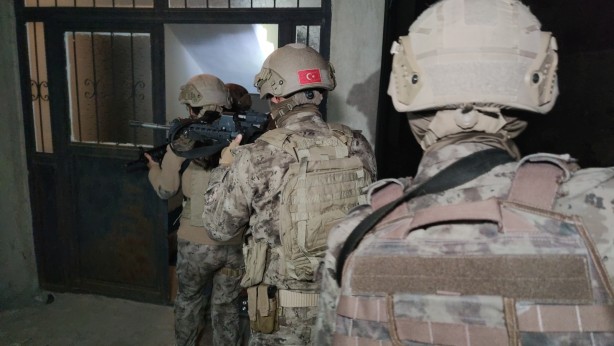 Foto - İnşaat halindeki evden 20 düzensiz göçmen çıktı!