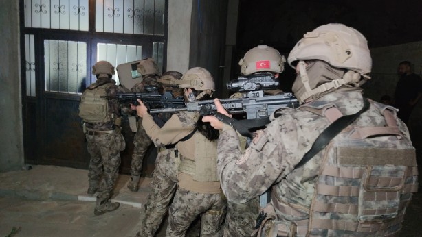 Foto - İnşaat halindeki evden 20 düzensiz göçmen çıktı!