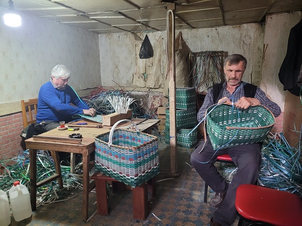 Foto - İnşaatlardan topluyor sanata dönüştürüyor