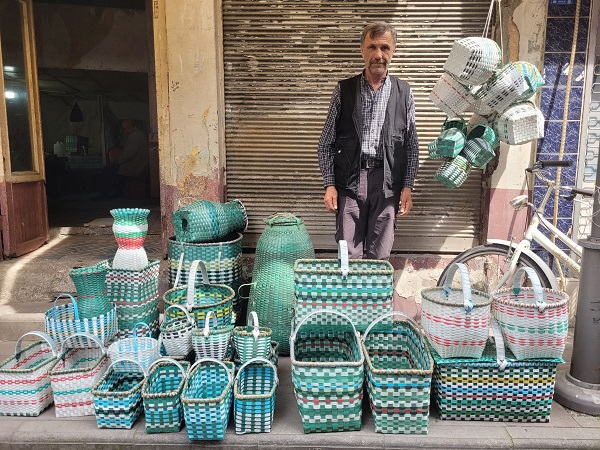 Foto - İnşaatlardan topluyor sanata dönüştürüyor