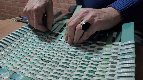 Foto - İnşaatlardan topluyor sanata dönüştürüyor