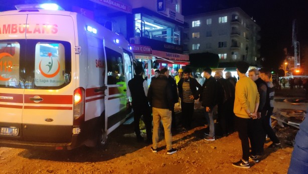 Foto - İnşaatta beton dökümü sırasında kalıp çöktü: 2 işçi yaralı