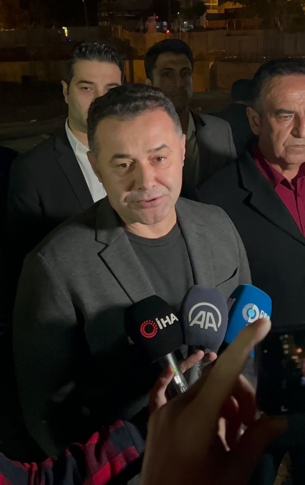 Foto - İnşaatta beton dökümü sırasında kalıp çöktü: 2 işçi yaralı