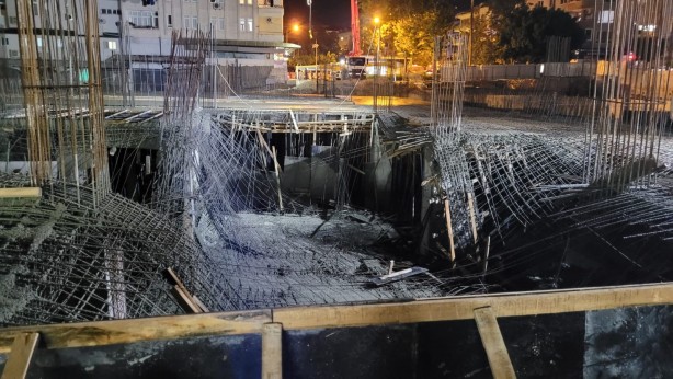 Foto - İnşaatta beton dökümü sırasında kalıp çöktü: 2 işçi yaralı