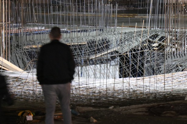 Foto - İnşaatta beton dökümü sırasında kalıp çöktü: 2 işçi yaralı