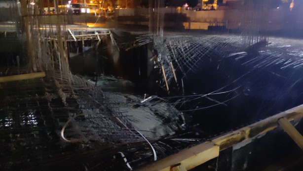 Foto - İnşaatta beton dökümü sırasında kalıp çöktü: 2 işçi yaralı