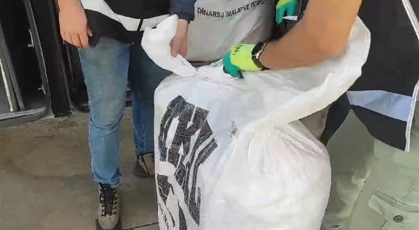 Foto - İnsan hayret ediyor! Bobinin içinden bakın ne çıktı