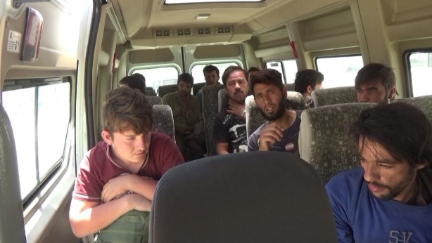 Foto - İnsan ticaretine operasyon! Bitlis’te 70 düzensiz göçmen yakalandı