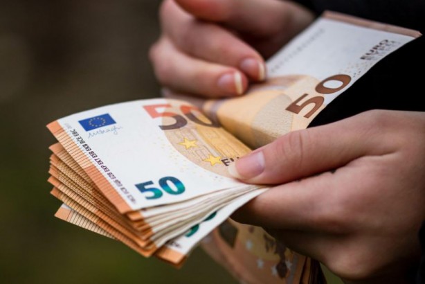 Foto - İnsanlar enflasyon altında eziliyor bankalar rekor kâr elde ediyor! Tarihi rekor