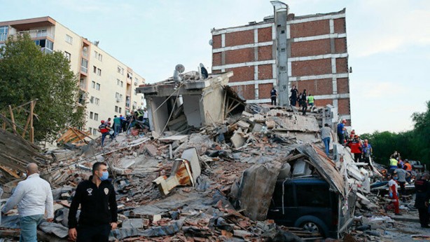Foto - İnsanlar enkaz altındayken onlar mallarına göz dikti! Polisler nöbette