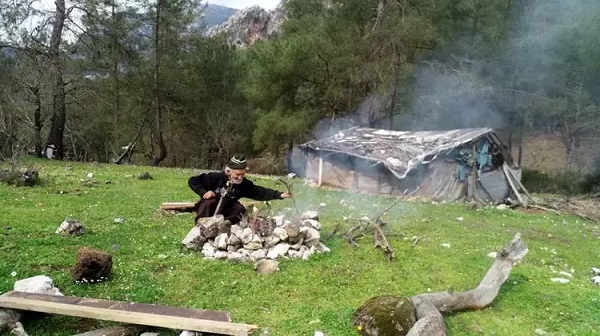 Foto - İnsanlara bakın neden küsmüş! Herkese küstü 17 yıldır dağda yaşıyor