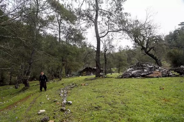 Foto - İnsanlara bakın neden küsmüş! Herkese küstü 17 yıldır dağda yaşıyor