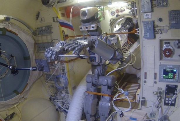 Foto - İnsanları suçlayan ve hakaret eden 'insansı' robot Fedor'a şok! Harekete geçildi