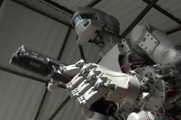 Foto - İnsanları suçlayan ve hakaret eden 'insansı' robot Fedor'a şok! Harekete geçildi