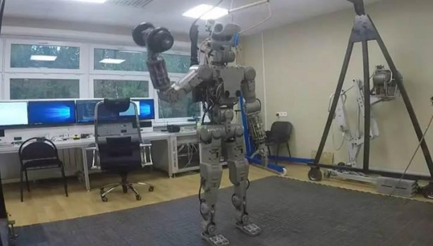 Foto - İnsanları suçlayan ve hakaret eden 'insansı' robot Fedor'a şok! Harekete geçildi