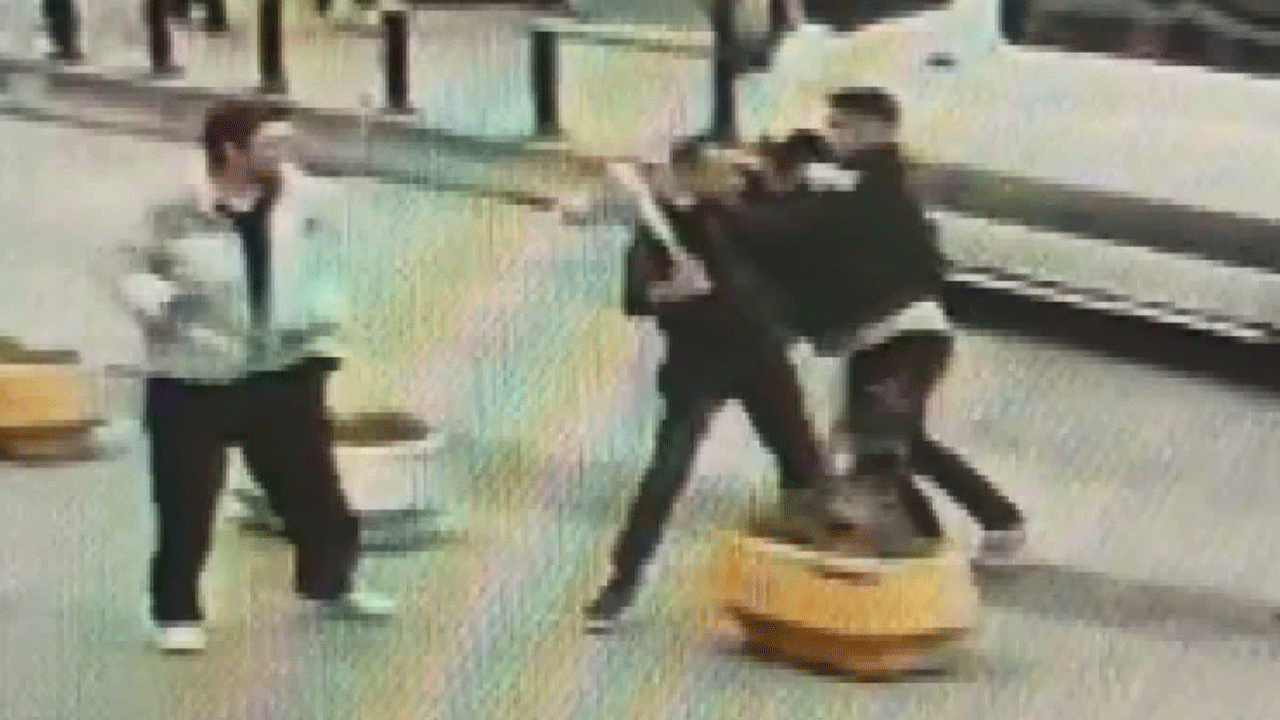 Foto - İnsanların canı bunlara nasıl emanet edilir? Büyükçekmece'de kan donduran olay