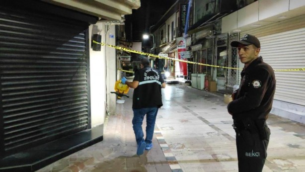 Foto - İnsanların gözü önünde çekip vurdu! Akılalmaz olay