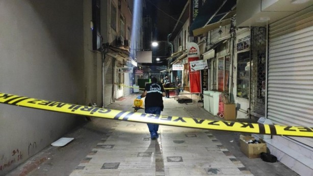 Foto - İnsanların gözü önünde çekip vurdu! Akılalmaz olay