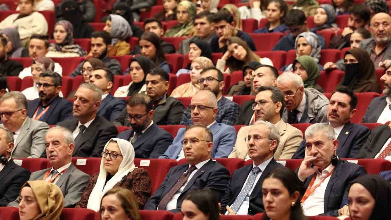 Foto - İnsanlığın sorunları ele alınıyor: Gaziantep’te alimler ve akademisyenler zirvesi
