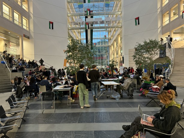 İnsanlığını kaybetmeyenler var! Cenevre ve Zürih üniversitelerinde Filistin sesleri