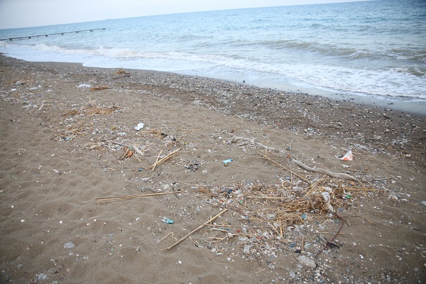 Foto - İnsanlık ayıbı yaşanıyor! Dünyanın gözü bu sahilde ama...