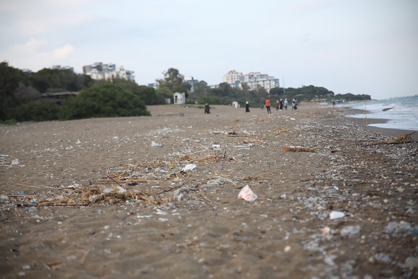 Foto - İnsanlık ayıbı yaşanıyor! Dünyanın gözü bu sahilde ama...