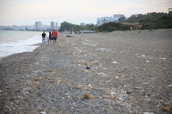 Foto - İnsanlık ayıbı yaşanıyor! Dünyanın gözü bu sahilde ama...