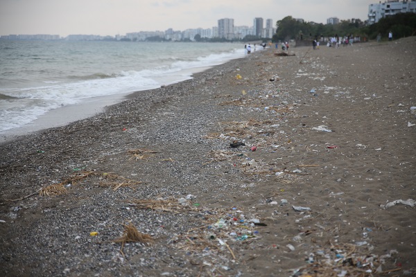 Foto - İnsanlık ayıbı yaşanıyor! Dünyanın gözü bu sahilde ama...