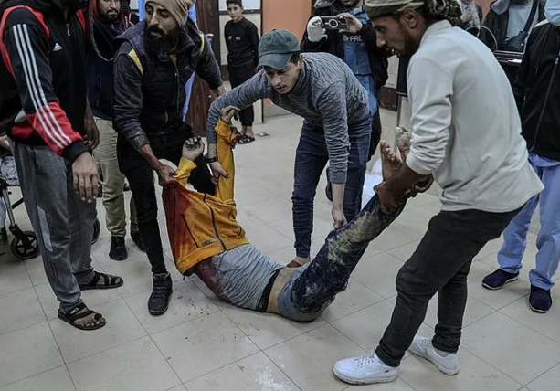 Foto - İnsanlık siyonist çukurunda! Katil İsrail'in Naziler'den farkı yok