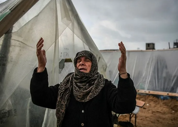 Foto - İnsanlık siyonist çukurunda! Katil İsrail'in Naziler'den farkı yok