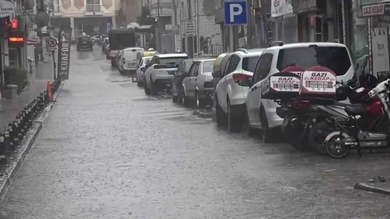 Foto - 'İnsanoğlu ne kadar nankör' dedirten olay: Köprüye çıkıp kurban kestiler