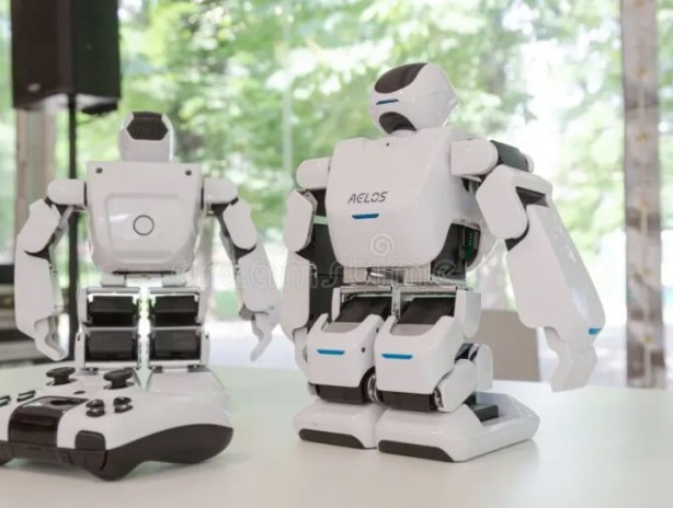 Foto - İnsansı robot Çin'de satışa çıktı! Kan basıncını bile ölçüyor