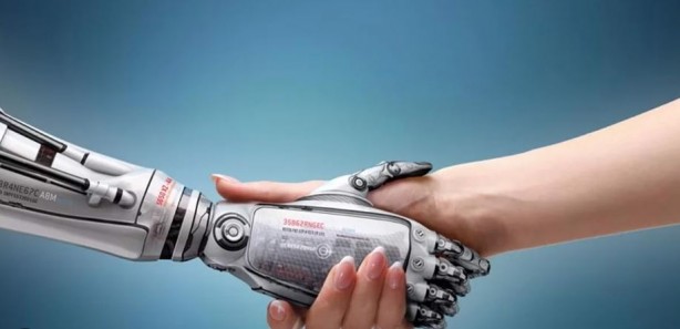 İnsansı robot Çin'de satışa çıktı! Kan basıncını bile ölçüyor