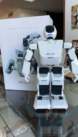 Foto - İnsansı robot Çin'de satışa çıktı! Kan basıncını bile ölçüyor