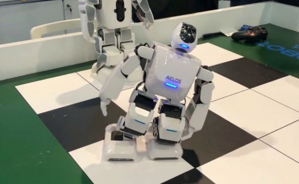 Foto - İnsansı robot Çin'de satışa çıktı! Kan basıncını bile ölçüyor