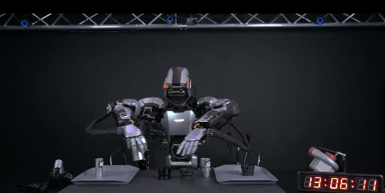 İnsansı robotlar artık gerçekten insanlar kadar hızlı hareket ediyor!