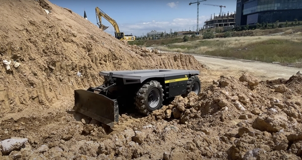 İnsansız iş makinesi dünyaya açılıyor!