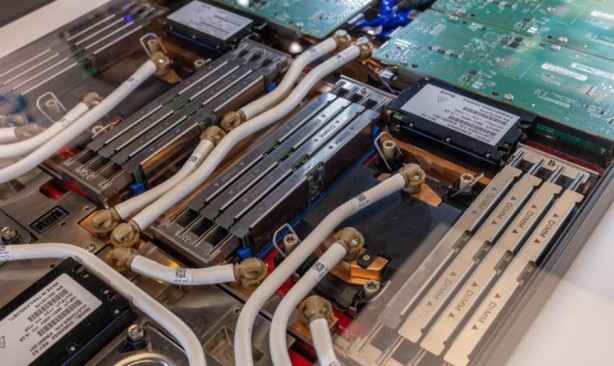 Foto - Intel dünyanın en hızlı yapay zekâ süper bilgisayarını üretti