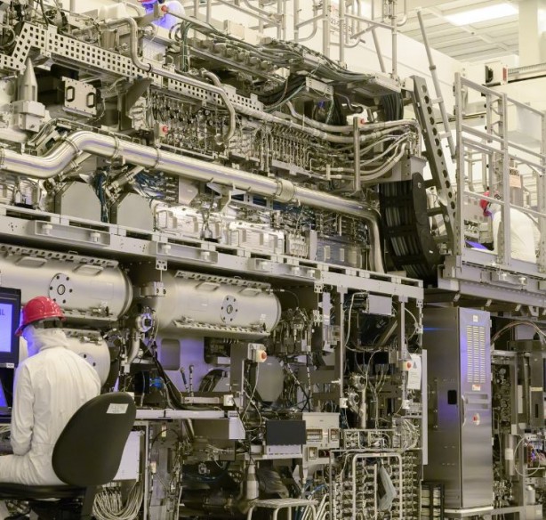 Foto - Intel herkesin istediği High-NA EUV makinesini aldı