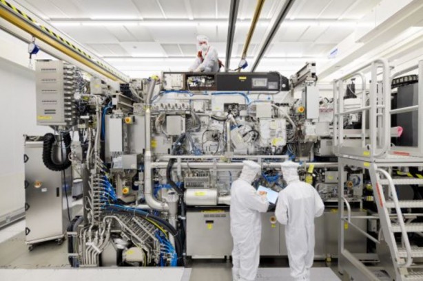 Foto - Intel herkesin istediği High-NA EUV makinesini aldı