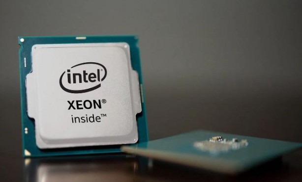 Foto - İntel'den 288 çekirdekli işlemci