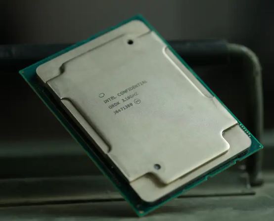 Foto - İntel'den 288 çekirdekli işlemci
