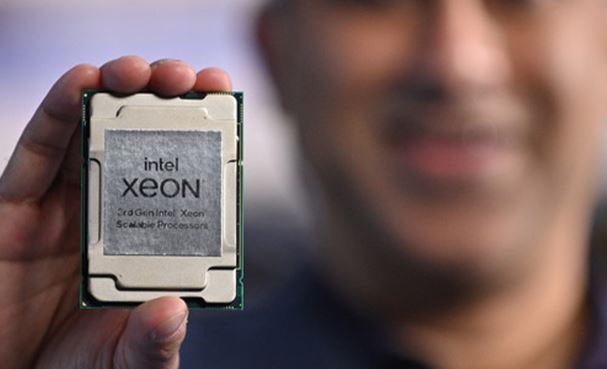 Foto - İntel'den 288 çekirdekli işlemci