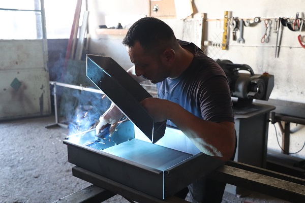 Foto - İnternet izledi aklına geldi! Hurdaları maddi kazanca dönüştürdü