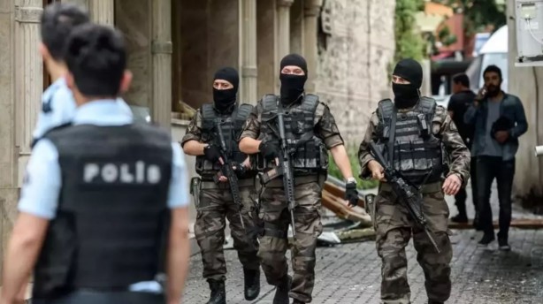 Interpol'den tarihi itiraf: Mafyaya yenildik