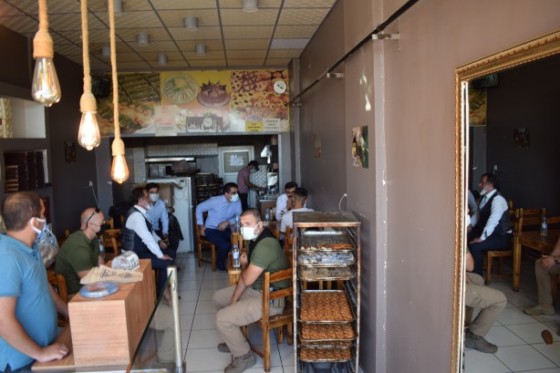 Foto - İntihar girişiminde bulunan genci, emniyet müdürü engelledi