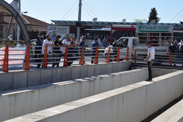 Foto - İntihar girişiminde bulunan genci, emniyet müdürü engelledi